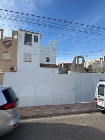 Chalet adosado en calle Águila