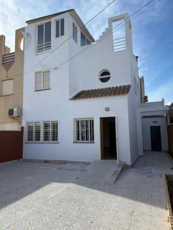 Chalet adosado en calle Águila