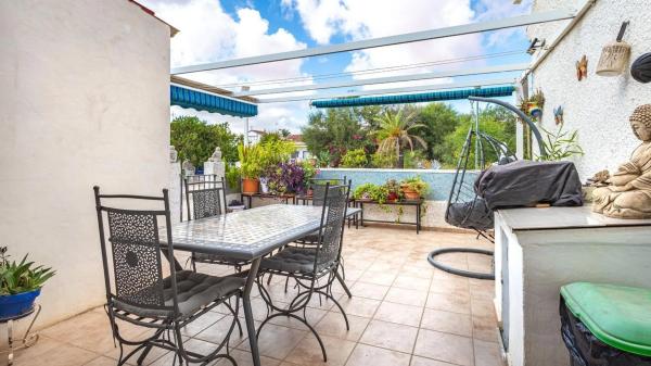 Chalet pareado en calle Acacias