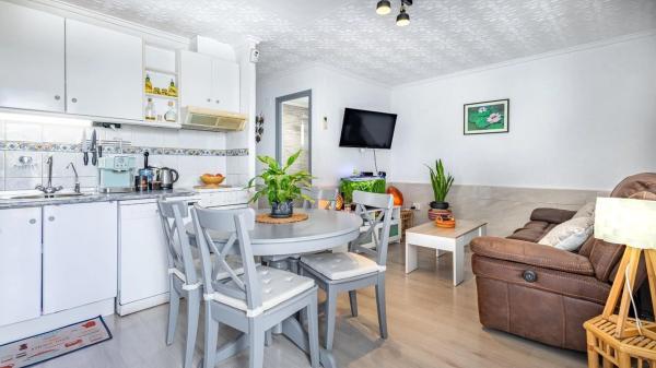 Chalet pareado en calle Acacias