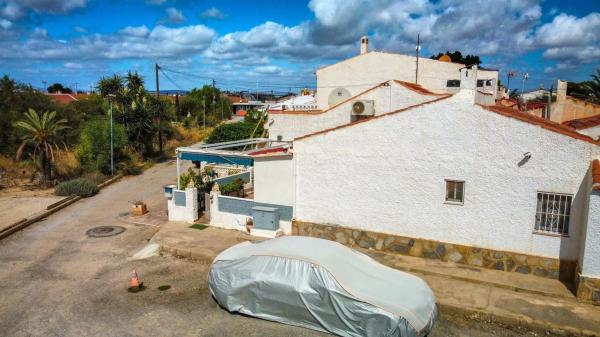 Chalet pareado en calle Acacias