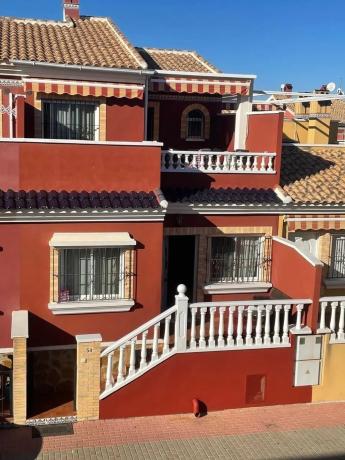 Chalet adosado en calle las Tortolas