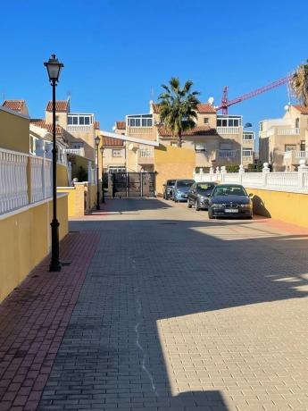 Chalet adosado en calle las Tortolas