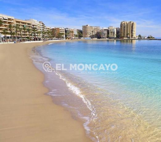 Chalet adosado en avenida de Torrevieja