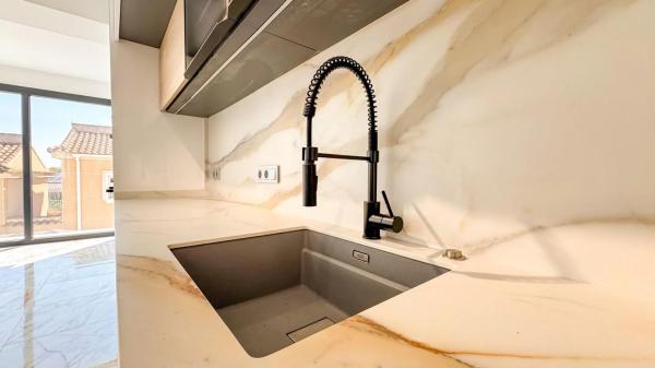 Casa independiente en calle Varsovia Bal