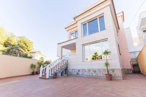 Casa independiente en calle la Sagra, 8