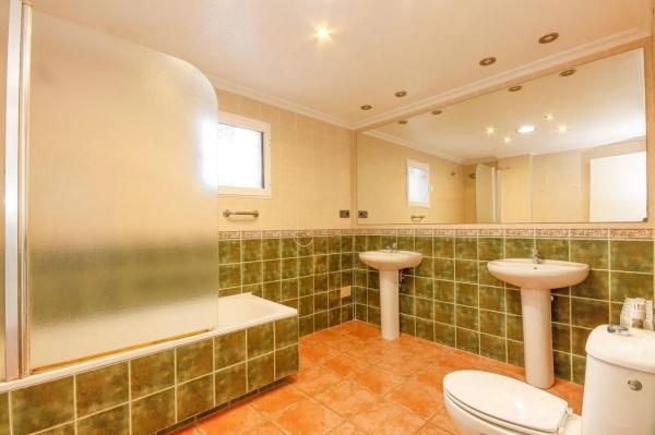 Casa independiente en calle la Sagra, 8