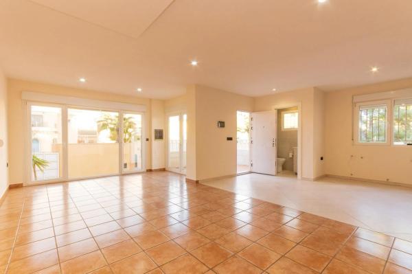 Casa independiente en calle la Sagra, 8