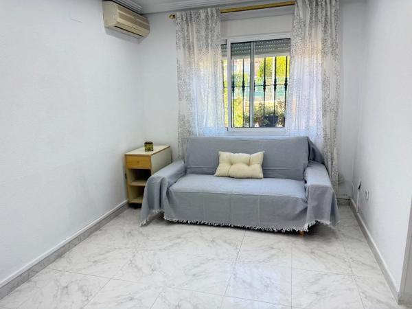 Chalet adosado en avenida de la Mancha