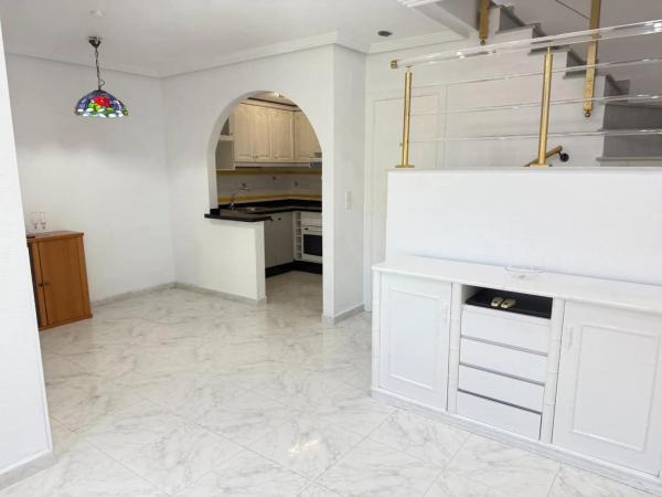 Chalet adosado en avenida de la Mancha