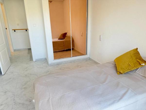 Chalet adosado en avenida de la Mancha