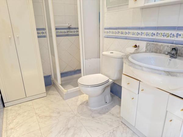 Chalet adosado en avenida de la Mancha