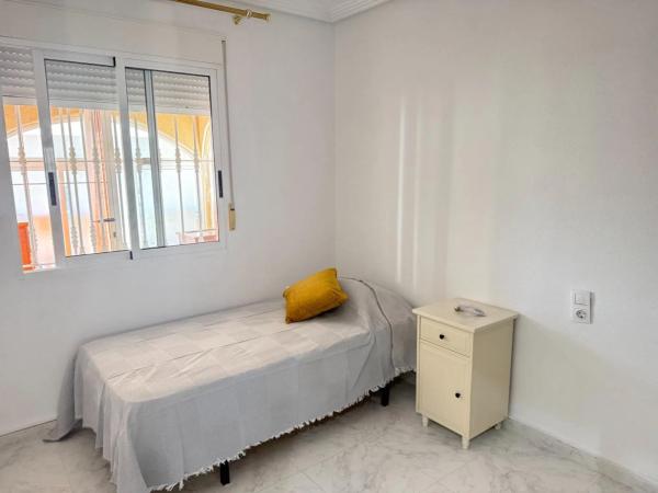 Chalet adosado en avenida de la Mancha