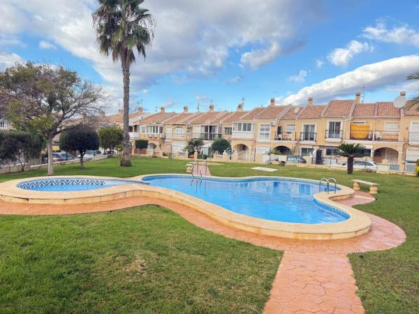 Chalet adosado en avenida de la Mancha