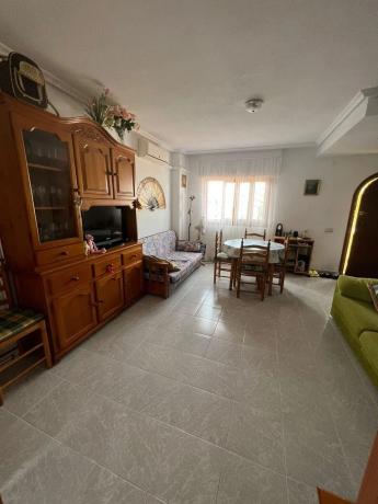 Casa independiente en calle Los Emilios