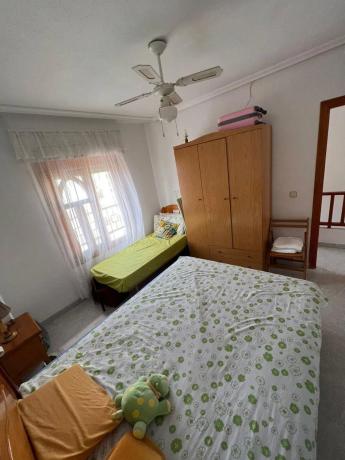 Casa independiente en calle Los Emilios