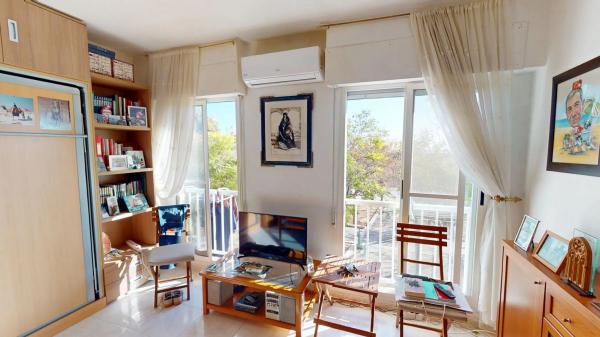 Estudio en avenida de l'Alegría