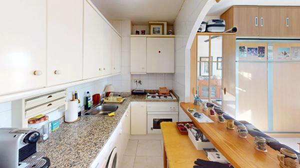 Estudio en avenida de l'Alegría