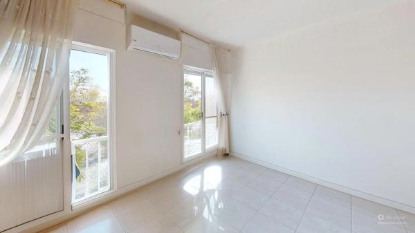 Estudio en avenida de l'Alegría