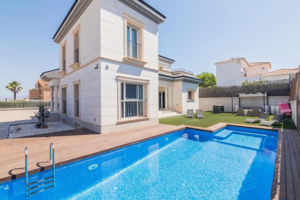 Casa independiente en calle Bahia