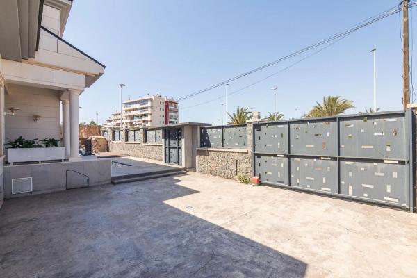 Casa independiente en calle Bahia