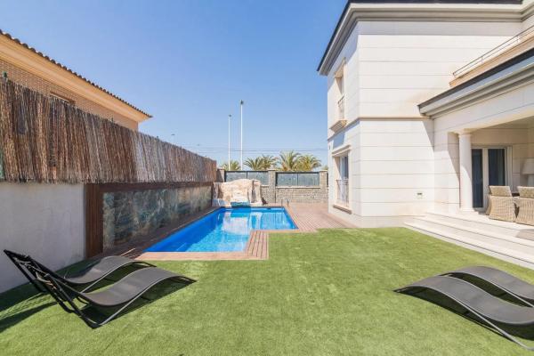 Casa independiente en calle Bahia