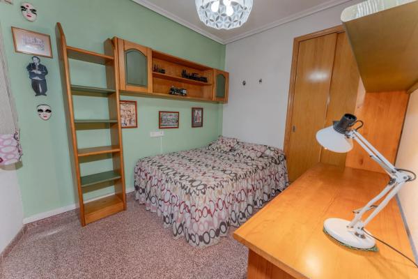 Piso en Arenales del Sol