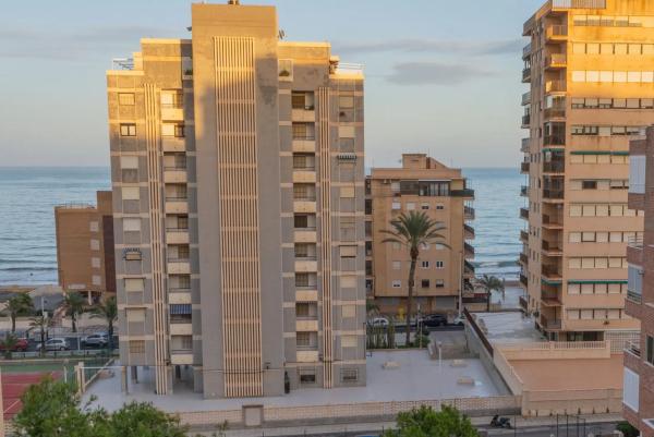 Piso en Arenales del Sol