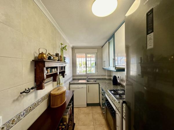 Chalet adosado en avenida de Finlandia, 2