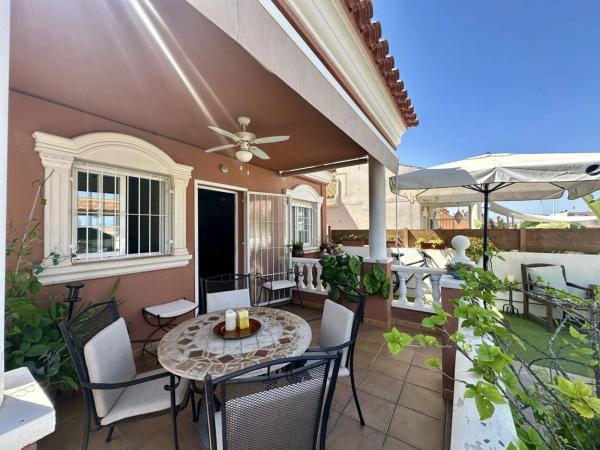 Chalet adosado en avenida de Finlandia, 2