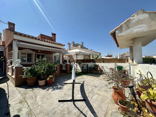 Chalet adosado en avenida de Finlandia, 2