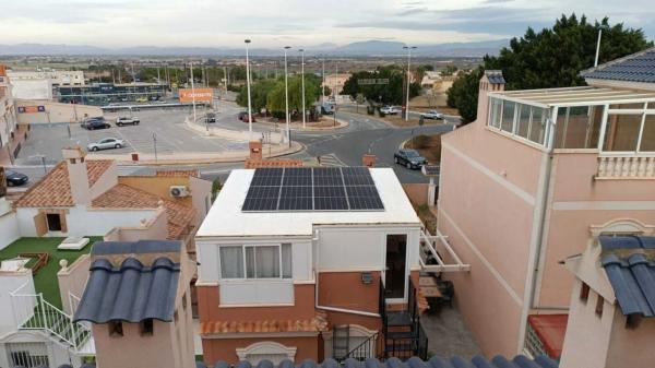 Chalet adosado en avenida de Finlandia, 2