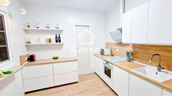 Chalet adosado en calle Pérez Medina