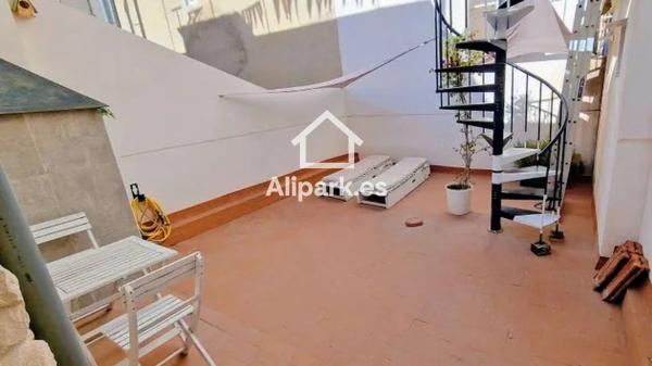 Chalet adosado en calle Pérez Medina