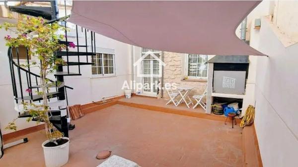 Chalet adosado en calle Pérez Medina