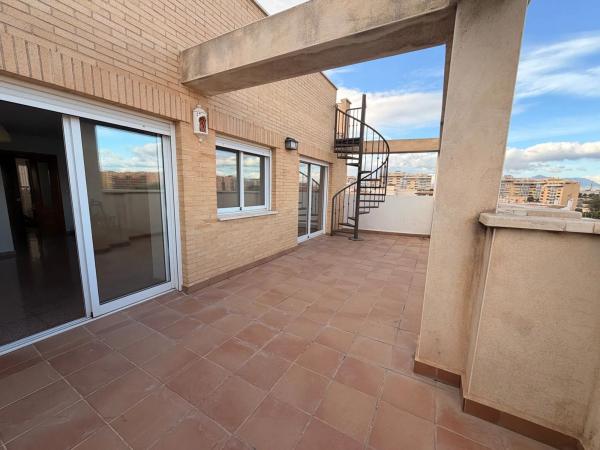 Dúplex en calle Racing San Gabriel