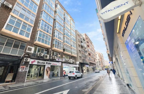 Piso en calle Reyes Católicos