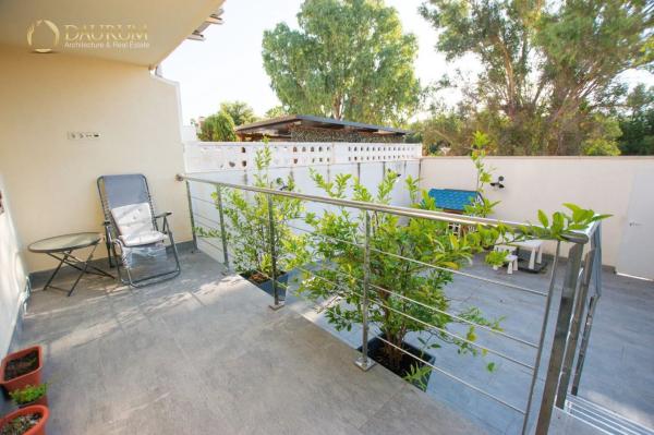 Chalet adosado en calle Trident