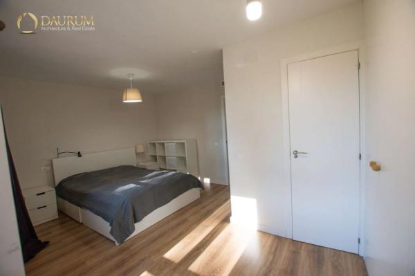 Chalet adosado en calle Trident