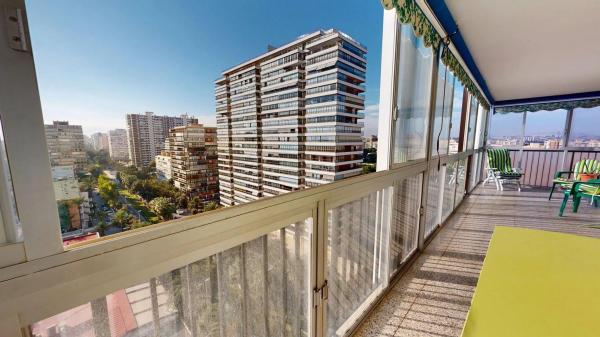 Piso en Av Paises Escandinavos, 5