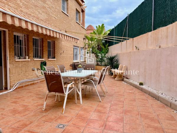 Chalet adosado en camino del Faro