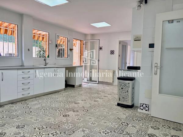 Chalet adosado en camino del Faro