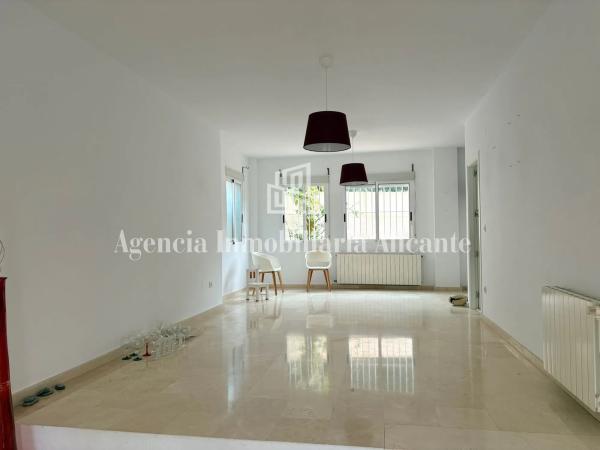 Chalet adosado en camino del Faro