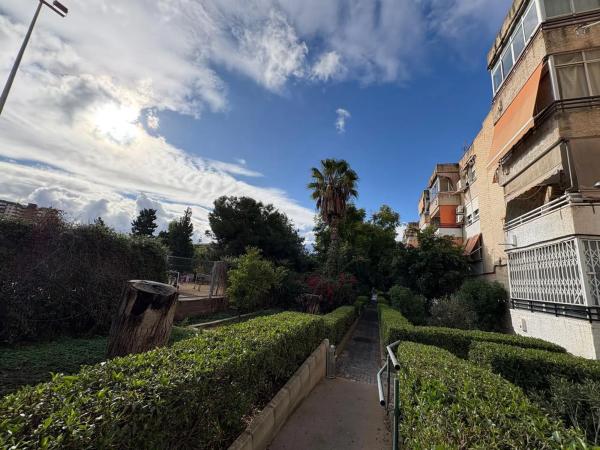 Piso en calle Poeta Salvador Sellés