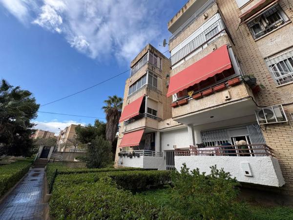 Piso en calle Poeta Salvador Sellés