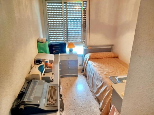 Piso en CL Poeta Salvador Selles