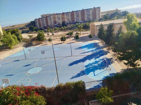 Piso en CL Poeta Salvador Selles