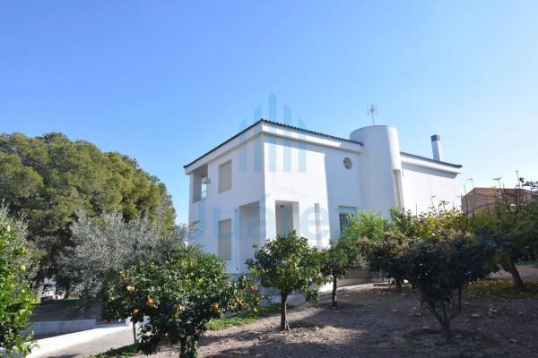Casa independiente en calle de la Morera