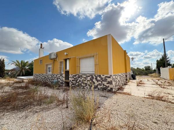 Casa independiente en camino de la Alegría