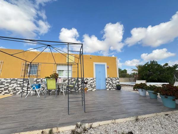 Casa independiente en camino de la Alegría